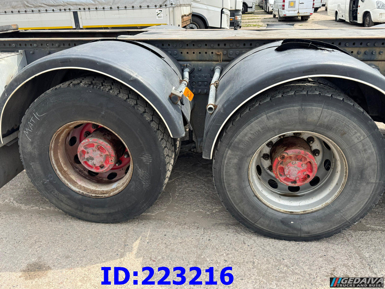 Kamion sa golom šasijom i zatvorenom kabinom VOLVO FH16 700HP 8X4  Big axle: slika 7