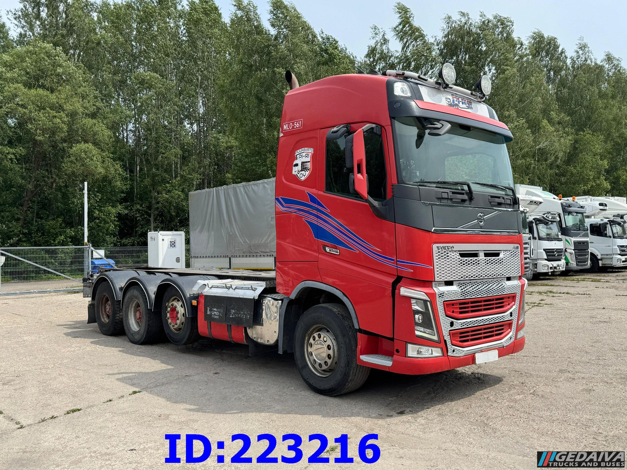 VOLVO FH16 700HP 8X4 Big axle - Kamion sa golom šasijom i zatvorenom kabinom: slika 4 VOLVO FH16 700HP 8X4 Big axle - Kamion sa golom šasijom i zatvorenom kabinom: slika 4