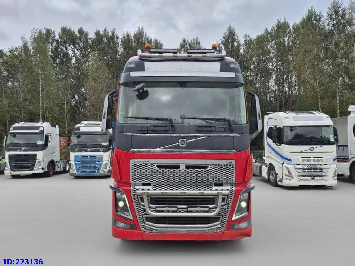 VOLVO FH16 750HP - 8x4 -Big Axles - Kamion sa golom šasijom i zatvorenom kabinom: slika 4 VOLVO FH16 750HP - 8x4 -Big Axles - Kamion sa golom šasijom i zatvorenom kabinom: slika 4