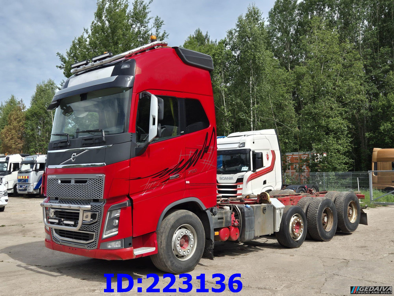 VOLVO FH16 750HP - 8x4 -Big Axles - Kamion sa golom šasijom i zatvorenom kabinom: slika 1 VOLVO FH16 750HP - 8x4 -Big Axles - Kamion sa golom šasijom i zatvorenom kabinom: slika 1