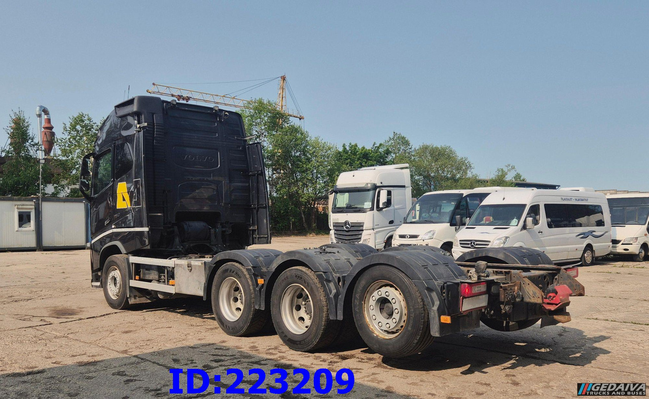 VOLVO FH16 750HP 8x4 Steering axle - Kamion sa golom šasijom i zatvorenom kabinom: slika 5 VOLVO FH16 750HP 8x4 Steering axle - Kamion sa golom šasijom i zatvorenom kabinom: slika 5