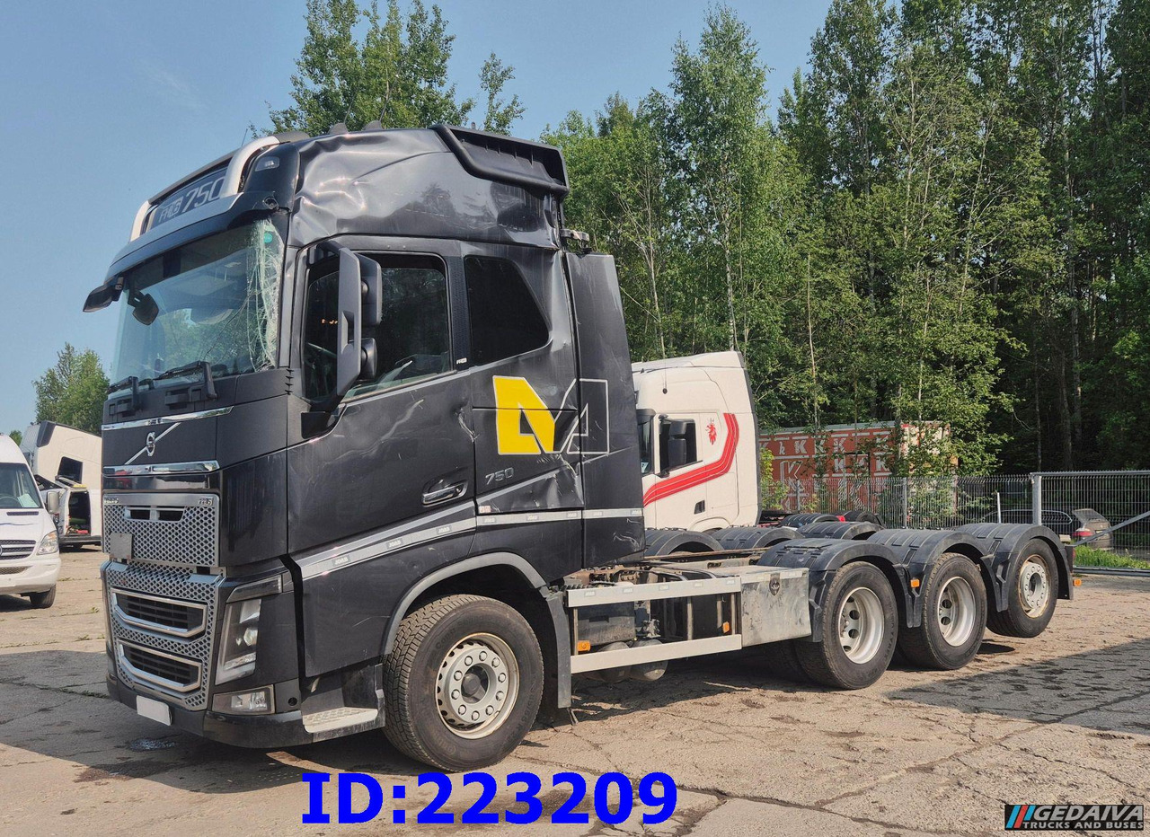 VOLVO FH16 750HP 8x4 Steering axle - Kamion sa golom šasijom i zatvorenom kabinom: slika 3 VOLVO FH16 750HP 8x4 Steering axle - Kamion sa golom šasijom i zatvorenom kabinom: slika 3