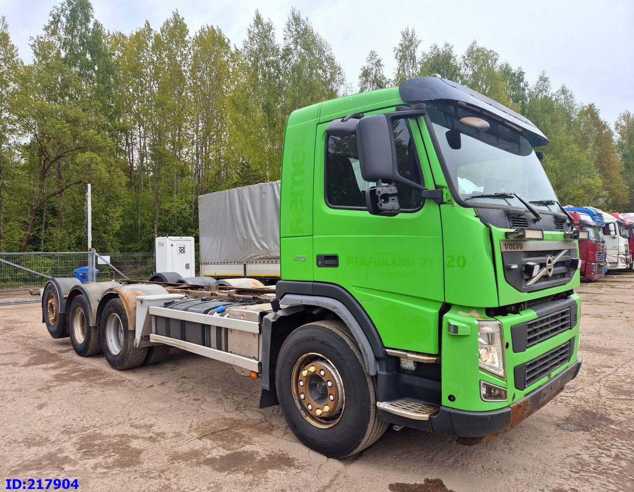 VOLVO FM 410HP 8x4 (Steering axle) - Kamion sa golom šasijom i zatvorenom kabinom: slika 4 VOLVO FM 410HP 8x4 (Steering axle) - Kamion sa golom šasijom i zatvorenom kabinom: slika 4