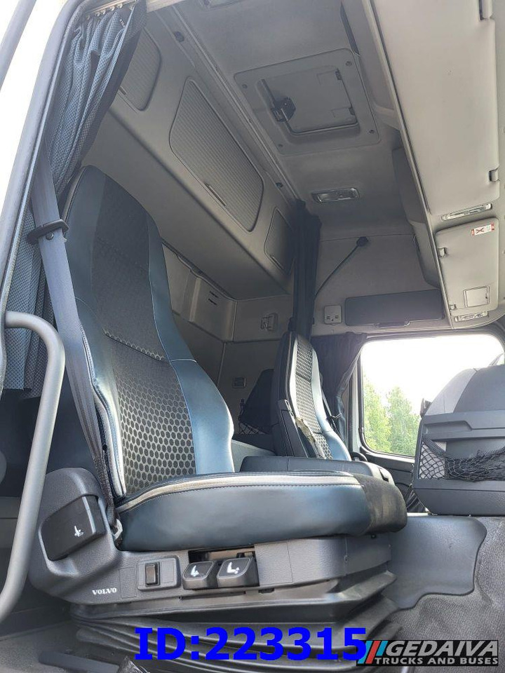 Kamion sa golom šasijom i zatvorenom kabinom VOLVO FM 500HP 6x2 Euro5: slika 13