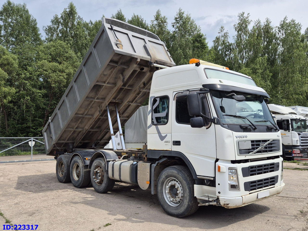 VOLVO FM13 480HP 8x4 (Big axle) - Istovarivač: slika 4 VOLVO FM13 480HP 8x4 (Big axle) - Istovarivač: slika 4