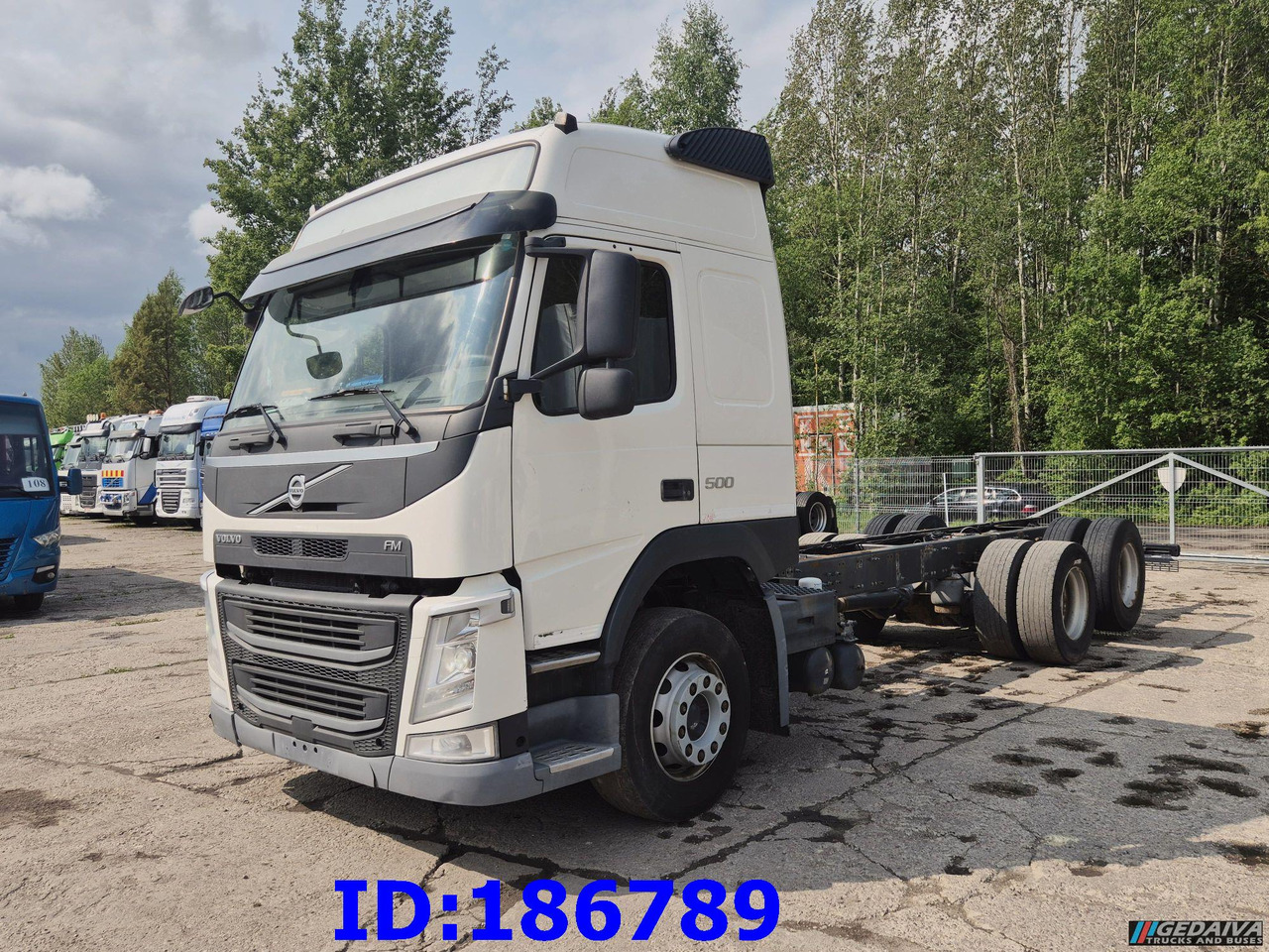VOLVO FM13 500HP 6x2 - Kamion sa golom šasijom i zatvorenom kabinom: slika 1 VOLVO FM13 500HP 6x2 - Kamion sa golom šasijom i zatvorenom kabinom: slika 1