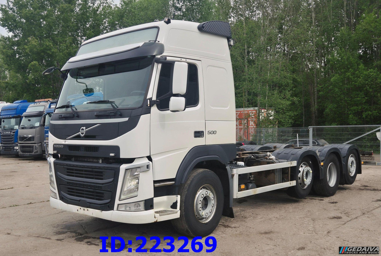 VOLVO FM13 500HP 8x2 (2 steering axels) - Kamion sa golom šasijom i zatvorenom kabinom: slika 1 VOLVO FM13 500HP 8x2 (2 steering axels) - Kamion sa golom šasijom i zatvorenom kabinom: slika 1
