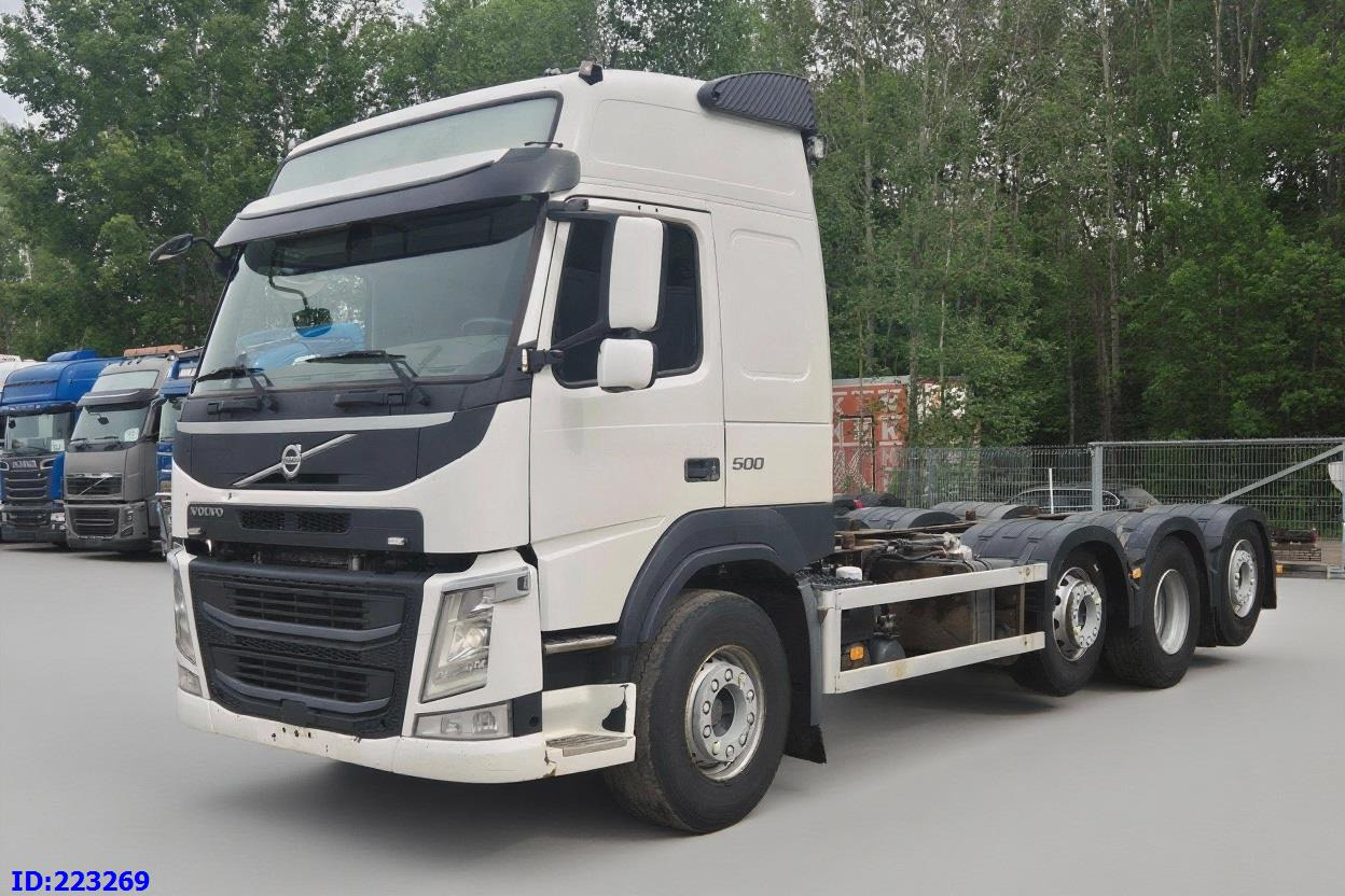 VOLVO FM13 500HP 8x2 (2 steering axels) - Kamion sa golom šasijom i zatvorenom kabinom: slika 1 VOLVO FM13 500HP 8x2 (2 steering axels) - Kamion sa golom šasijom i zatvorenom kabinom: slika 1