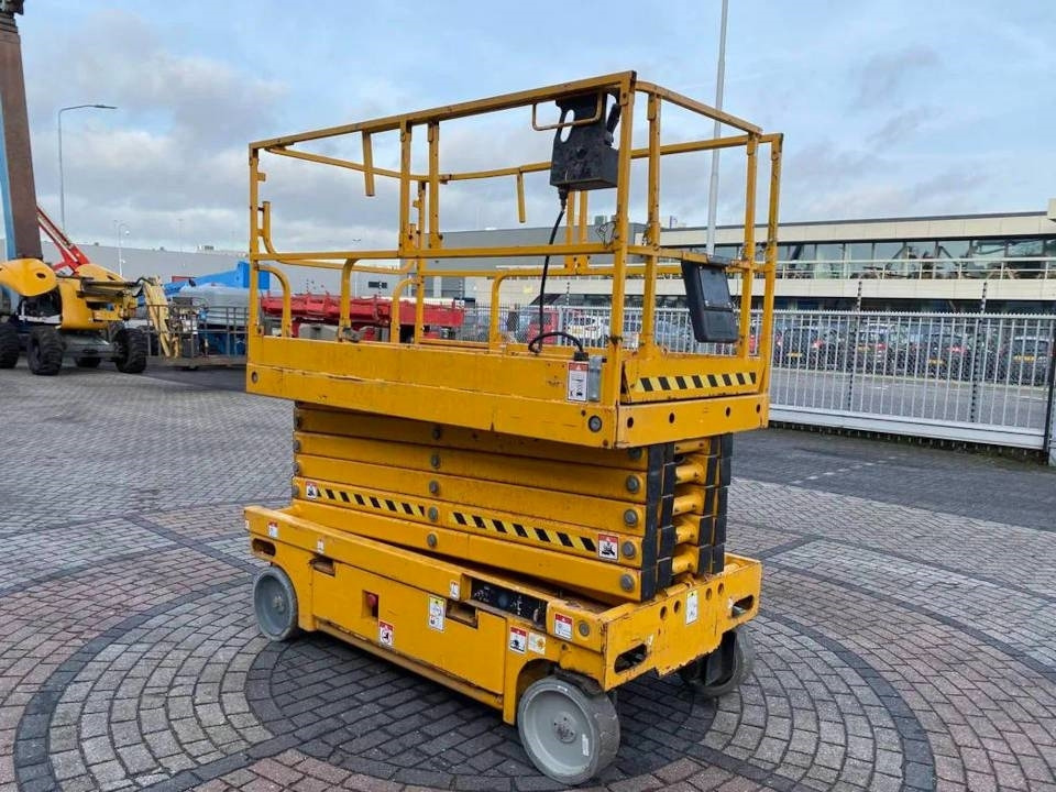 Haulotte Compact 14 - Lift u obliku makaza: slika 1 Haulotte Compact 14 - Lift u obliku makaza: slika 1