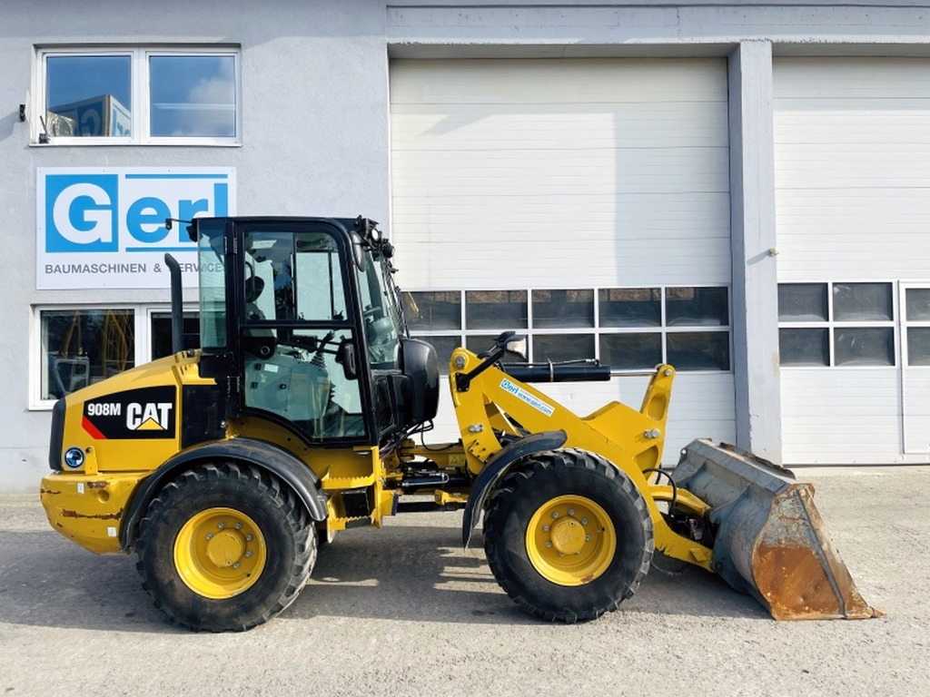 Caterpillar 908M (3927) - Utovarivač točkaš: slika 2 Caterpillar 908M (3927) - Utovarivač točkaš: slika 2