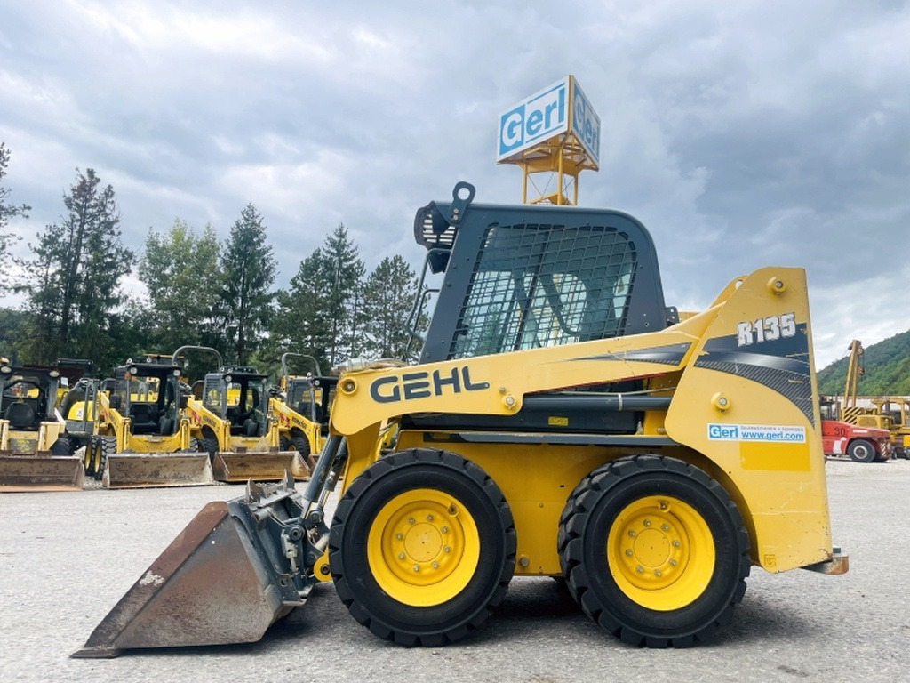 Gehl R135 (4068) - Mini utovarivač: slika 1 Gehl R135 (4068) - Mini utovarivač: slika 1