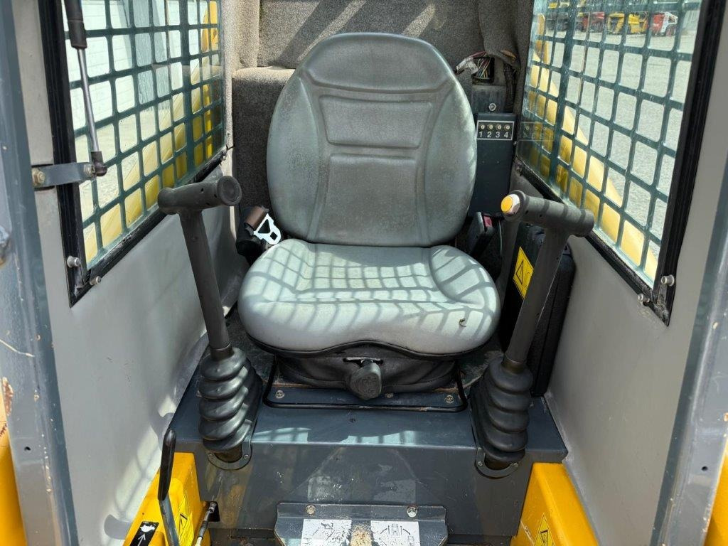 Gehl SL1640E (4027) - Mini utovarivač: slika 3 Gehl SL1640E (4027) - Mini utovarivač: slika 3
