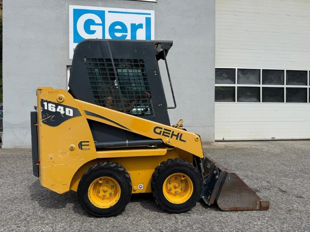 Gehl SL1640E (4027) - Mini utovarivač: slika 2 Gehl SL1640E (4027) - Mini utovarivač: slika 2