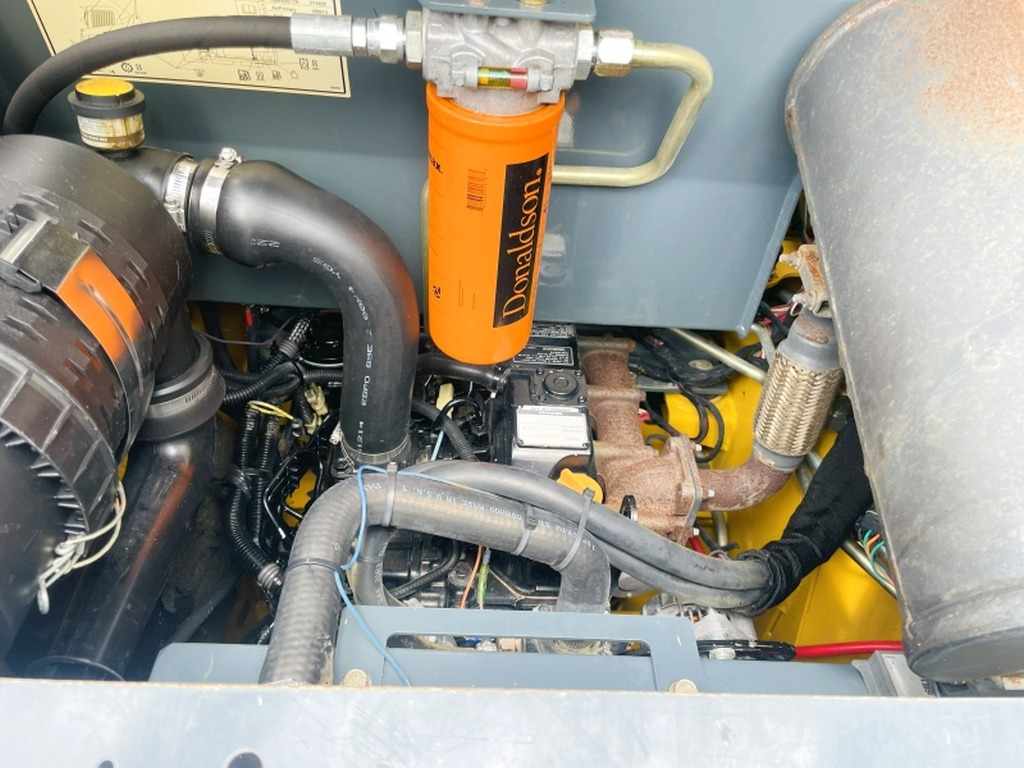 Mini utovarivač Gehl SL4240 (4035): slika 8