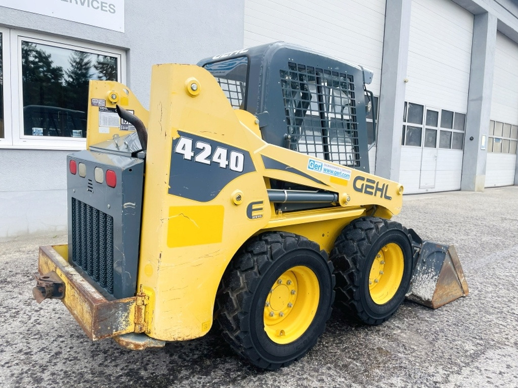 Mini utovarivač Gehl SL4240 (4035): slika 7