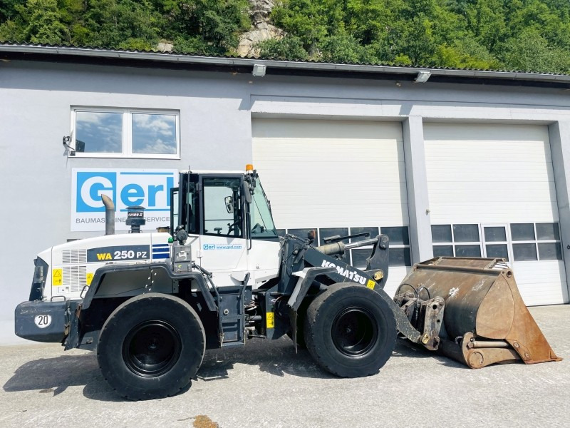 Komatsu WA250PZ-6 (3824) - Utovarivač točkaš: slika 2 Komatsu WA250PZ-6 (3824) - Utovarivač točkaš: slika 2