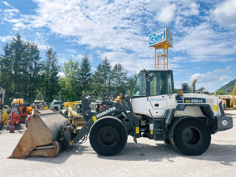 Komatsu WA250PZ-6 (3824) - Utovarivač točkaš: slika 1 Komatsu WA250PZ-6 (3824) - Utovarivač točkaš: slika 1