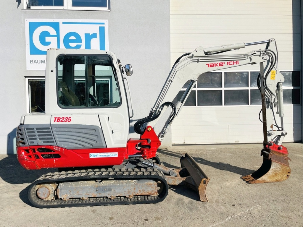 Takeuchi TB235 (3969) - Mini bager: slika 2 Takeuchi TB235 (3969) - Mini bager: slika 2
