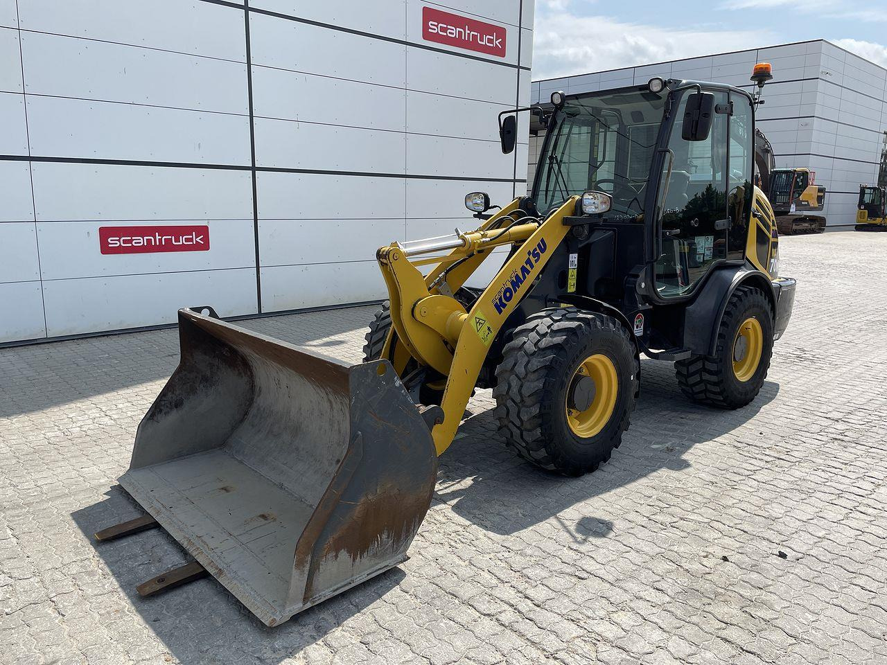 Komatsu WA70M-8EO - Zglobni utovarivač: slika 1 Komatsu WA70M-8EO - Zglobni utovarivač: slika 1
