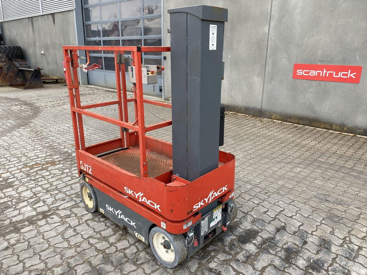 Skyjack SJ12 - Jarbolna penjajuća platforma: slika 2 Skyjack SJ12 - Jarbolna penjajuća platforma: slika 2