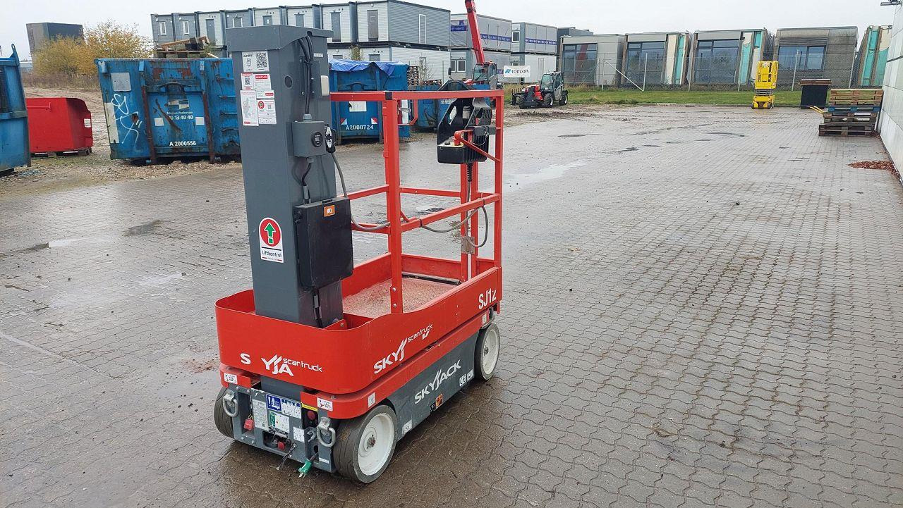 Skyjack SJ12 - Jarbolna penjajuća platforma: slika 3 Skyjack SJ12 - Jarbolna penjajuća platforma: slika 3