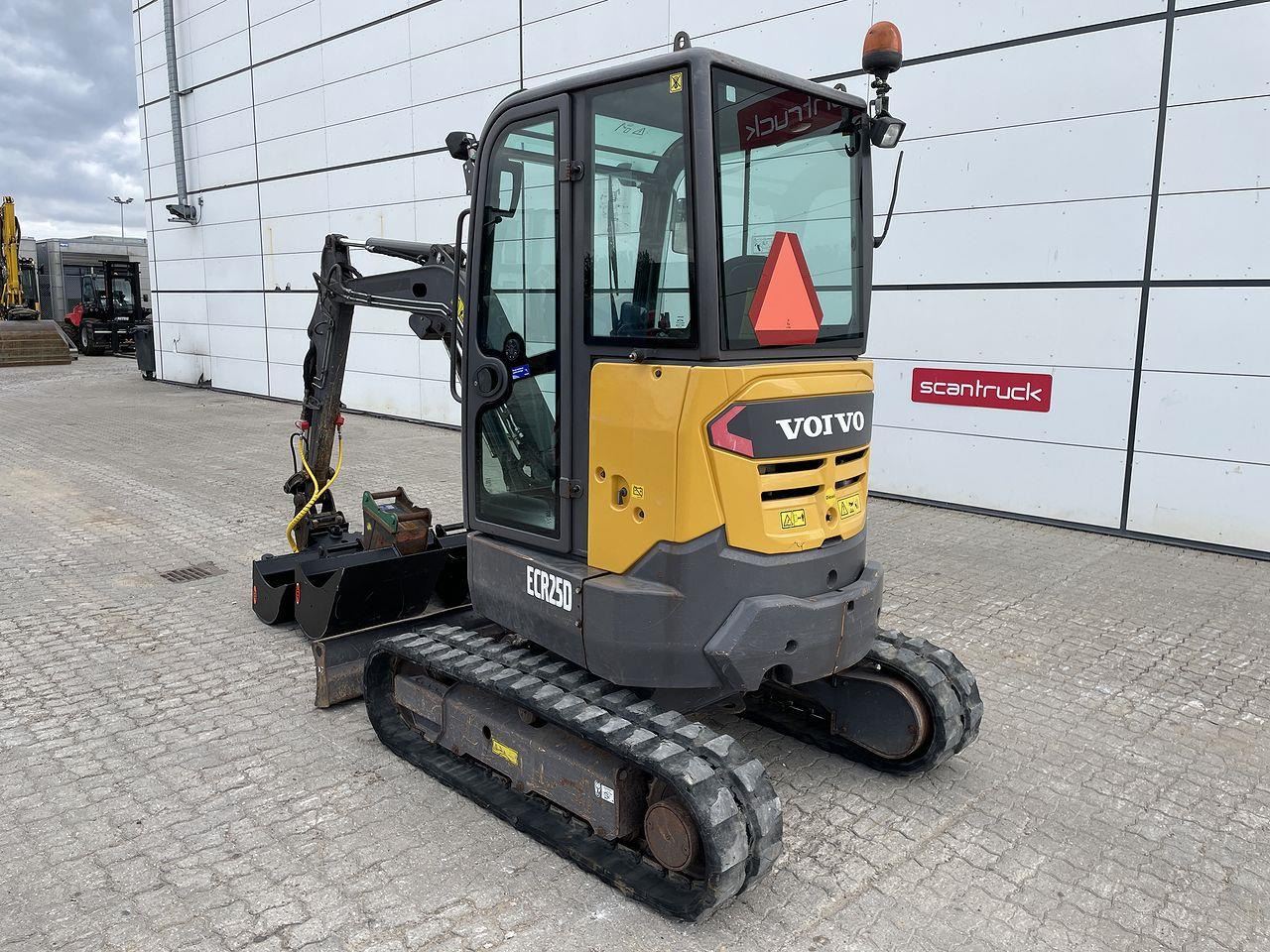 Volvo ECR25 - Mini bager: slika 2 Volvo ECR25 - Mini bager: slika 2