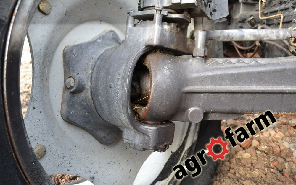 MCCormick części GMAX 125 135 skrzynia silnik most oś kabina piasta wał głowica blok obudowa - Menjač za Poljoprivredna mašina: slika 4 MCCormick części GMAX 125 135 skrzynia silnik most oś kabina piasta wał głowica blok obudowa - Menjač za Poljoprivredna mašina: slika 4