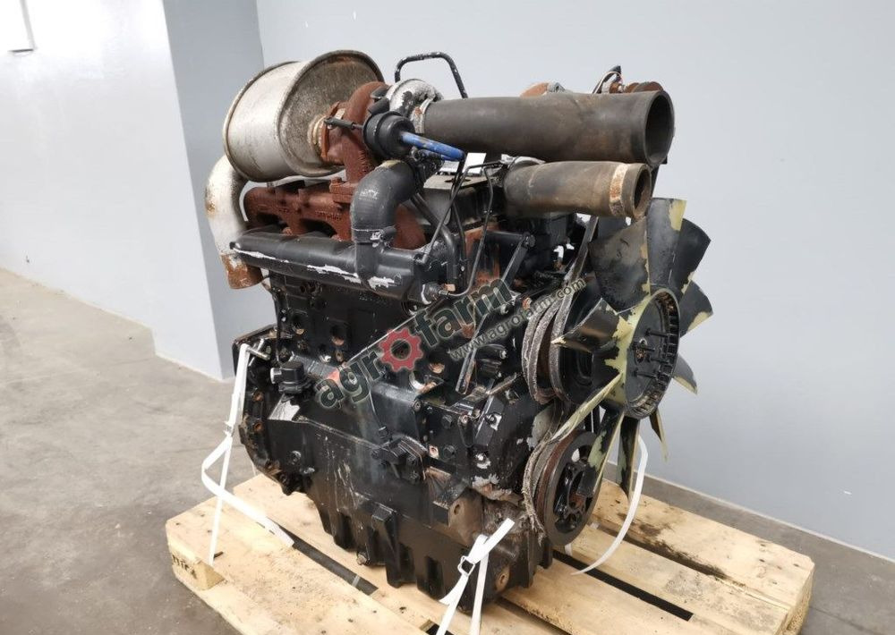 SILNIK 4-CYL. 1004.40T MASSEY FERGUSON 4355 - Motor: slika 2 SILNIK 4-CYL. 1004.40T MASSEY FERGUSON 4355 - Motor: slika 2