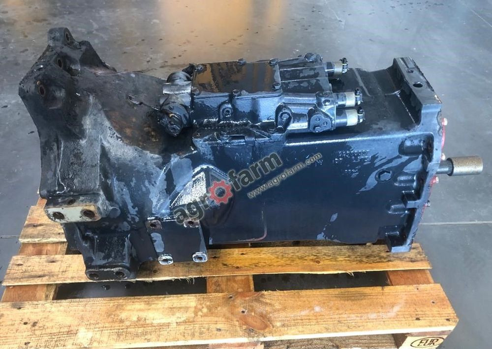 SKRZYNIA BIEGÓW NEW HOLLAND TS100A 47132498 - Menjač: slika 2 SKRZYNIA BIEGÓW NEW HOLLAND TS100A 47132498 - Menjač: slika 2
