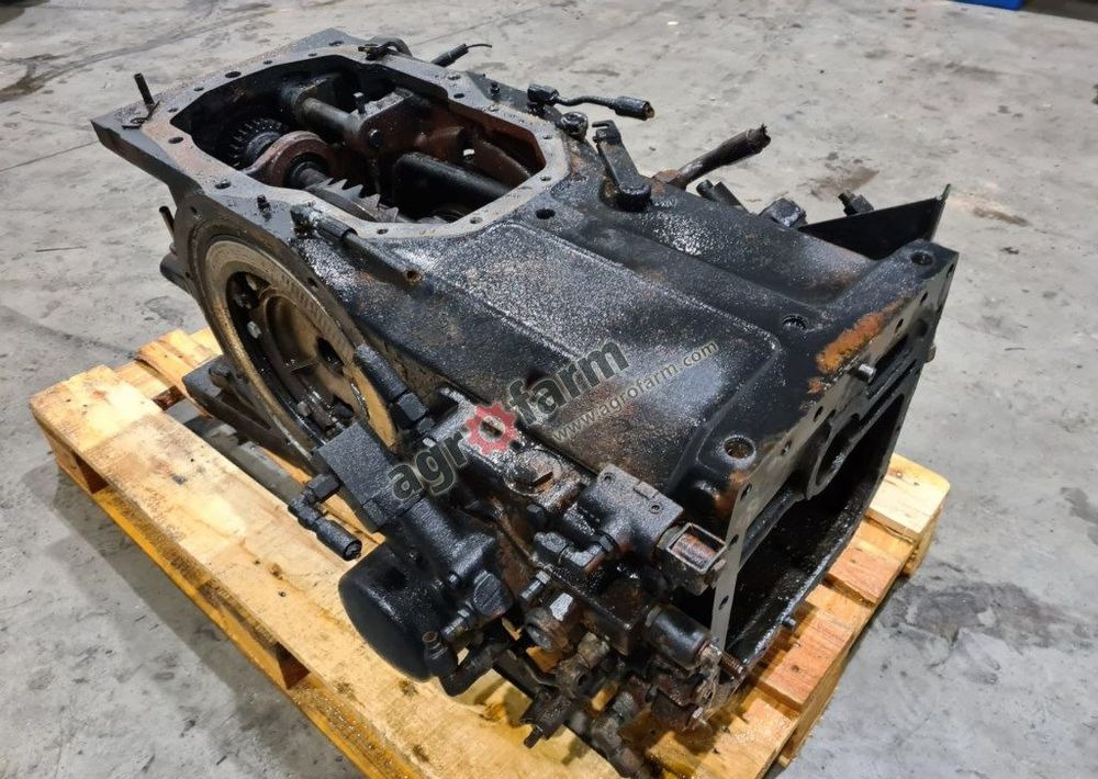 Tylny most Massey Ferguson 6130 851B1 - Menjač: slika 1 Tylny most Massey Ferguson 6130 851B1 - Menjač: slika 1