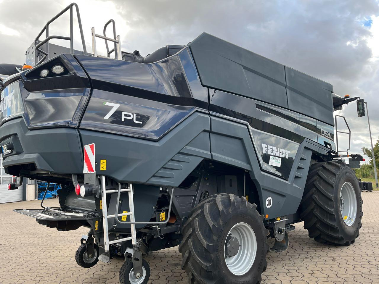 Fendt Ideal 7 ParaLevel Gen3 - Kombinovani kombajn: slika 2 Fendt Ideal 7 ParaLevel Gen3 - Kombinovani kombajn: slika 2