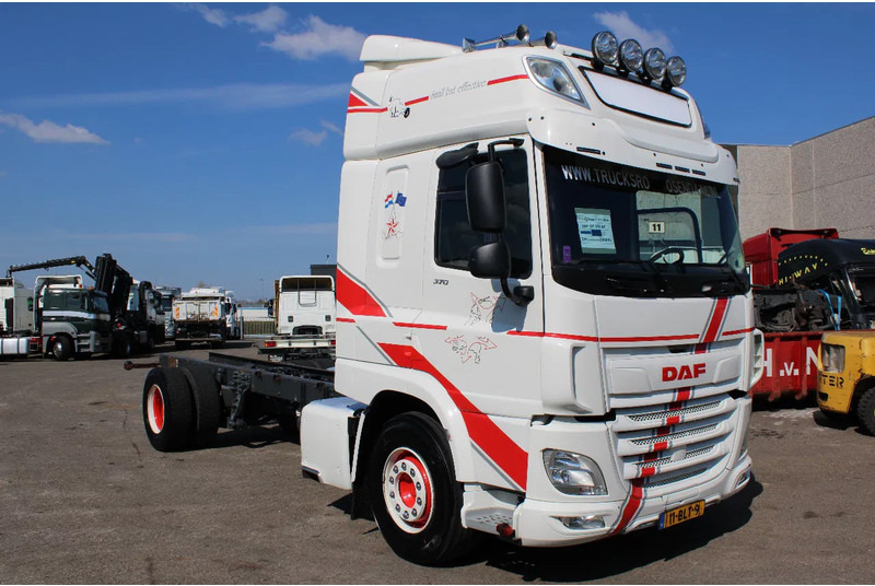 DAF CF 370 + euro 6 + ssc + full option - Kamion sa golom šasijom i zatvorenom kabinom: slika 2 DAF CF 370 + euro 6 + ssc + full option - Kamion sa golom šasijom i zatvorenom kabinom: slika 2