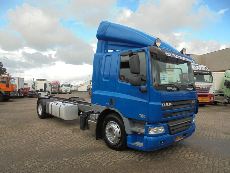 DAF CF 75.250 + Euro 5 - Kamion sa golom šasijom i zatvorenom kabinom: slika 3 DAF CF 75.250 + Euro 5 - Kamion sa golom šasijom i zatvorenom kabinom: slika 3