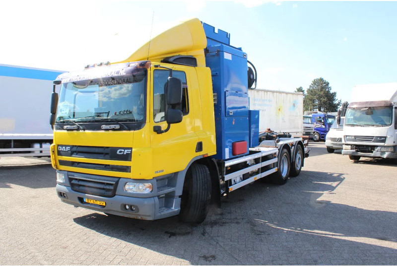 DAF CF 75 .310 + 6X2 STEERING - Kamion za smeće: slika 4 DAF CF 75 .310 + 6X2 STEERING - Kamion za smeće: slika 4
