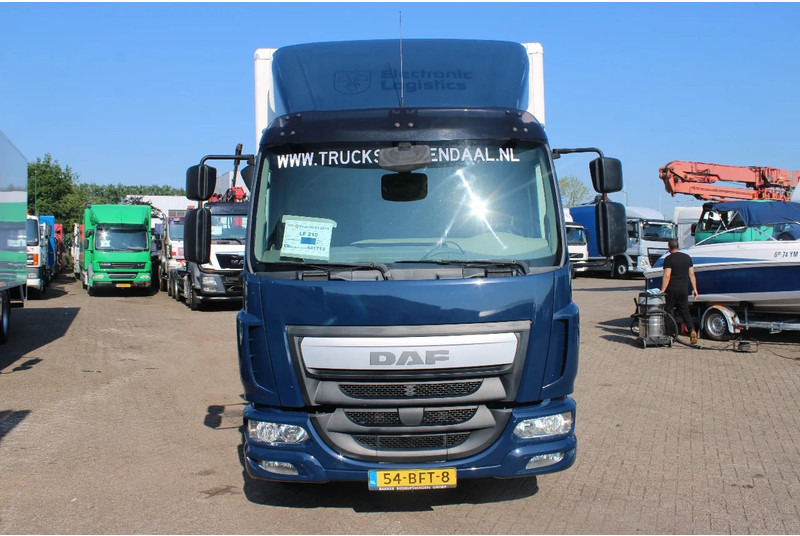 DAF LF 210 + EURO 6 + LIFT + 12T - Kamion sa zatvorenim sandukom: slika 2 DAF LF 210 + EURO 6 + LIFT + 12T - Kamion sa zatvorenim sandukom: slika 2