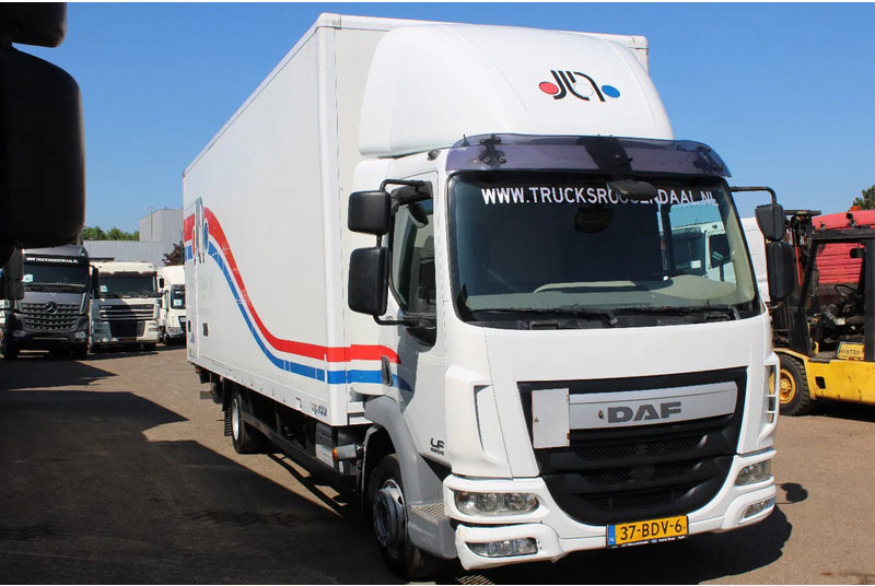 DAF LF 210 + EURO 6 + LIFT - Kamion sa zatvorenim sandukom: slika 2 DAF LF 210 + EURO 6 + LIFT - Kamion sa zatvorenim sandukom: slika 2