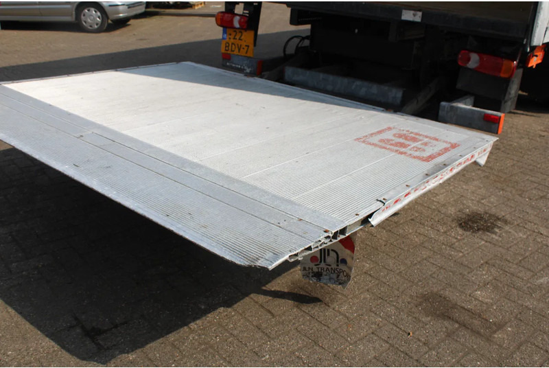 Kamion sa zatvorenim sandukom DAF LF 210 + euro 6 + lift: slika 7