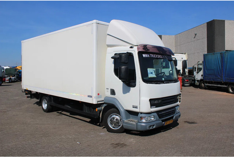 DAF LF 45.160 + EURO 5 + LIFT +MANUAL + 7.5T - Kamion sa zatvorenim sandukom: slika 2 DAF LF 45.160 + EURO 5 + LIFT +MANUAL + 7.5T - Kamion sa zatvorenim sandukom: slika 2