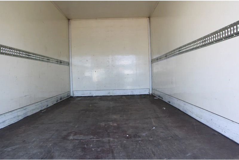 DAF LF 45.160 + EURO 5 + LIFT +MANUAL + 7.5T - Kamion sa zatvorenim sandukom: slika 4 DAF LF 45.160 + EURO 5 + LIFT +MANUAL + 7.5T - Kamion sa zatvorenim sandukom: slika 4