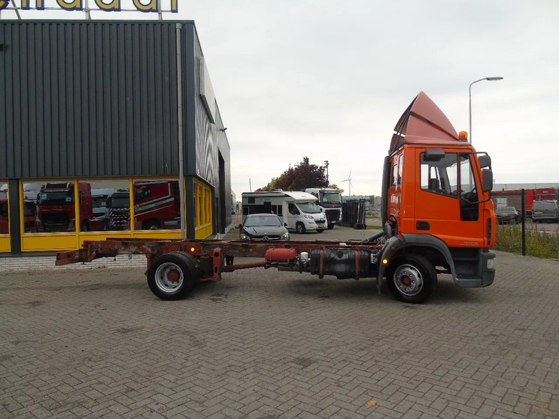 Iveco Eurocargo 120E18 + MANUAL - Kamion sa golom šasijom i zatvorenom kabinom: slika 3 Iveco Eurocargo 120E18 + MANUAL - Kamion sa golom šasijom i zatvorenom kabinom: slika 3