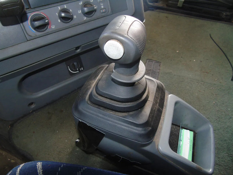 Kamion sa zatvorenim sandukom Iveco Stralis 430 + 6X2 + LIFT: slika 12