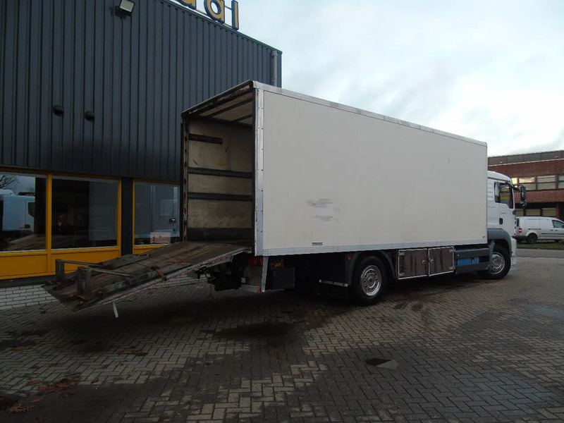 MAN TGA 18.310 + 3T LIFT + NICE TRUCK - Kamion sa zatvorenim sandukom: slika 3 MAN TGA 18.310 + 3T LIFT + NICE TRUCK - Kamion sa zatvorenim sandukom: slika 3