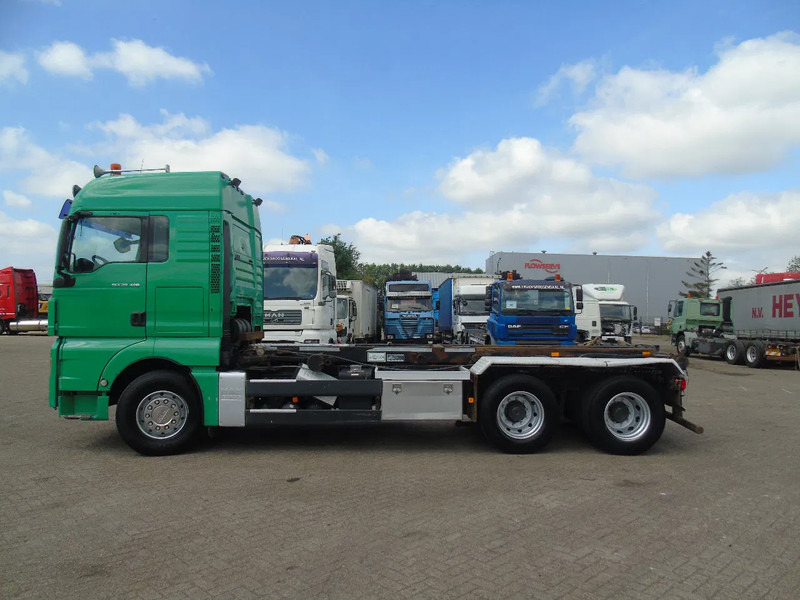 MAN TGX 28.480 + 6X2 + MANUAL - Kamion sa kablovskim sistemom: slika 2 MAN TGX 28.480 + 6X2 + MANUAL - Kamion sa kablovskim sistemom: slika 2