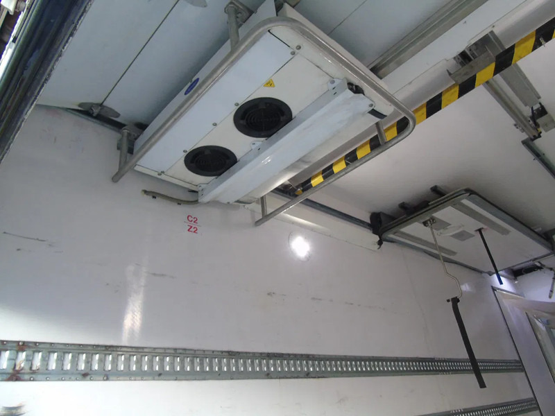 Mercedes-Benz Antos 1932 + EURO 6 + CARRIER + LIFT - Hladnjača: slika 5 Mercedes-Benz Antos 1932 + EURO 6 + CARRIER + LIFT - Hladnjača: slika 5