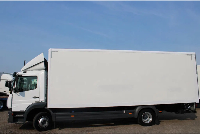 Mercedes-Benz Atego 1221 + EURO 6 + LIFT + 12t - Kamion sa zatvorenim sandukom: slika 3 Mercedes-Benz Atego 1221 + EURO 6 + LIFT + 12t - Kamion sa zatvorenim sandukom: slika 3