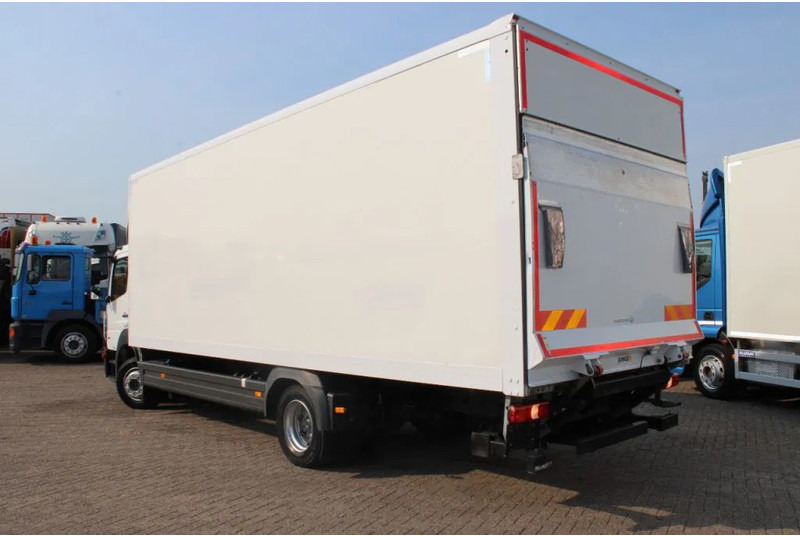 Mercedes-Benz Atego 1221 + EURO 6 + LIFT + 12t - Kamion sa zatvorenim sandukom: slika 4 Mercedes-Benz Atego 1221 + EURO 6 + LIFT + 12t - Kamion sa zatvorenim sandukom: slika 4