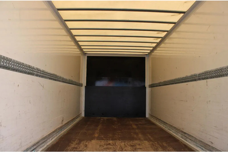 Mercedes-Benz Atego 1221 + EURO 6 + LIFT + 12t - Kamion sa zatvorenim sandukom: slika 5 Mercedes-Benz Atego 1221 + EURO 6 + LIFT + 12t - Kamion sa zatvorenim sandukom: slika 5