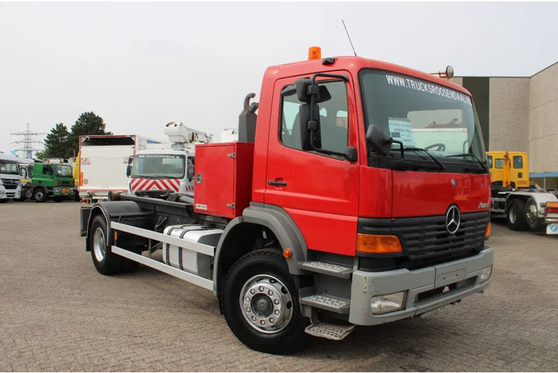 Mercedes-Benz Atego 1923 + HOOK SYSTEM + EURO 2 - Kamion sa hidrauličnom kukom: slika 3 Mercedes-Benz Atego 1923 + HOOK SYSTEM + EURO 2 - Kamion sa hidrauličnom kukom: slika 3