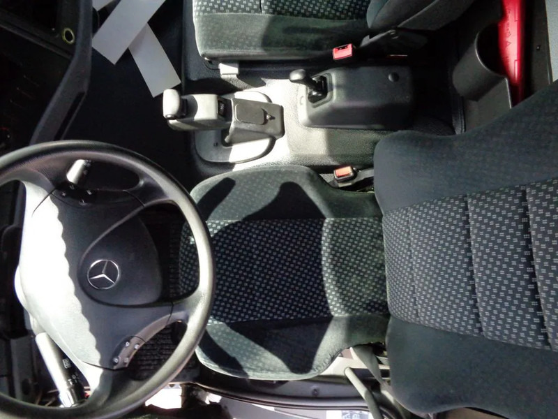Mercedes-Benz Atego 816 + Euro 5 - Kamion sa zatvorenim sandukom: slika 5 Mercedes-Benz Atego 816 + Euro 5 - Kamion sa zatvorenim sandukom: slika 5