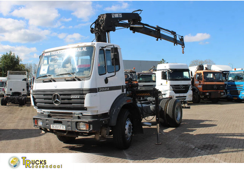 Mercedes-Benz SK 2024 + HIAB 125 + MANUAL - Kamion sa dizalicom: slika 1 Mercedes-Benz SK 2024 + HIAB 125 + MANUAL - Kamion sa dizalicom: slika 1